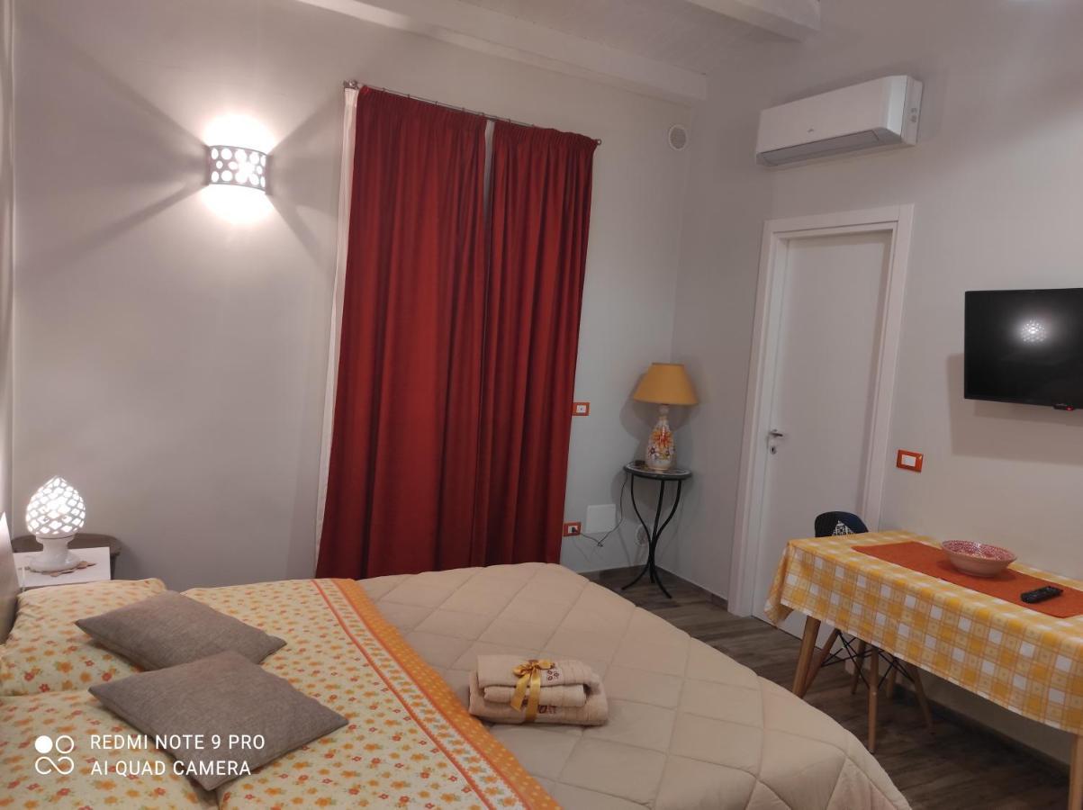 Case Vacanza Le Casette Santo Stefano di Camastra Kültér fotó
